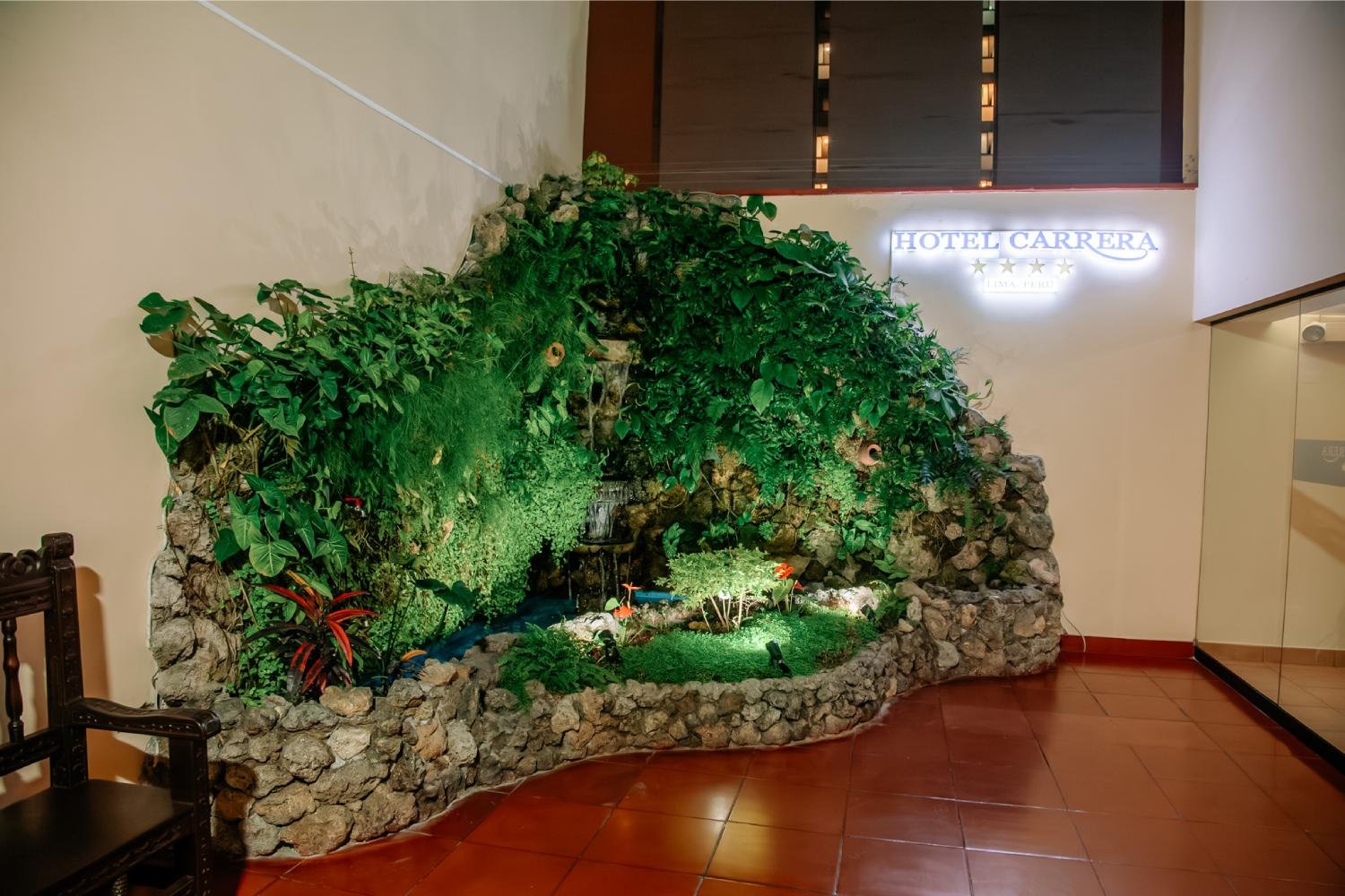 Recepción del Hotel - Atención Personalizada